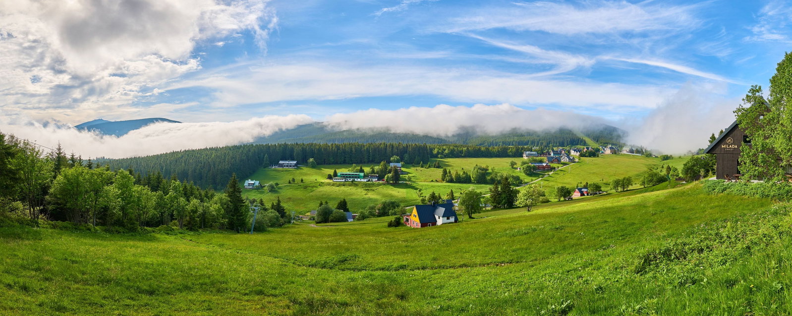 Panoramatický výhled na hřeben