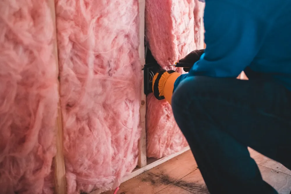 Instalace izolace potrubí a stěn