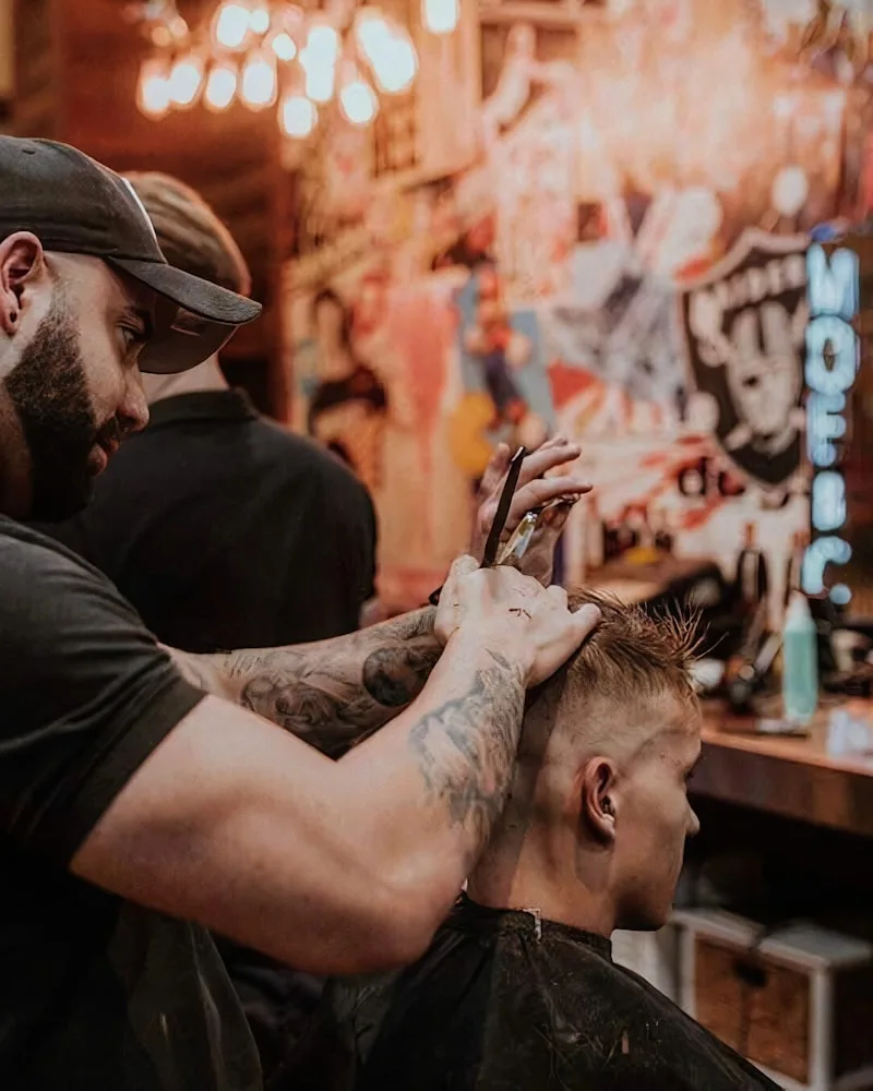 Barber při práci