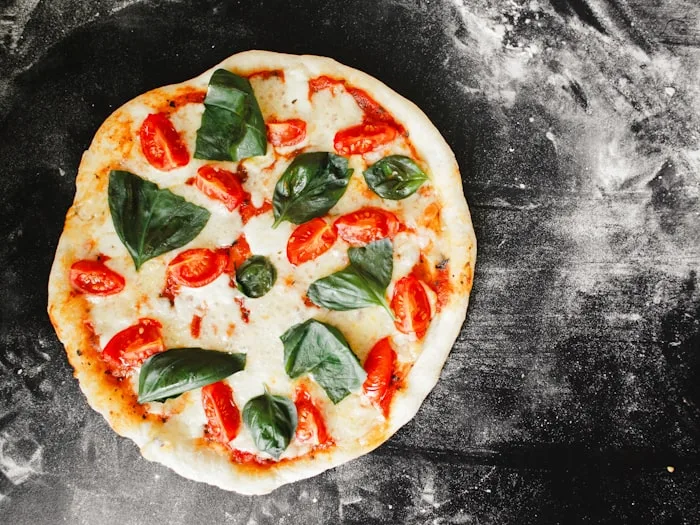 Domácí pizza margherita
