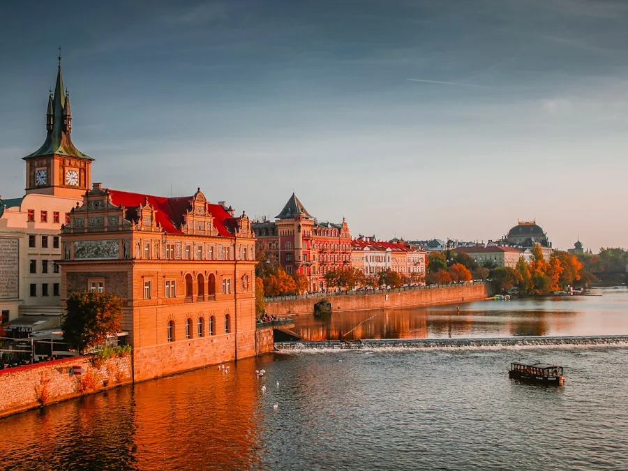Rekonstrukce střechy — nábřežní dům