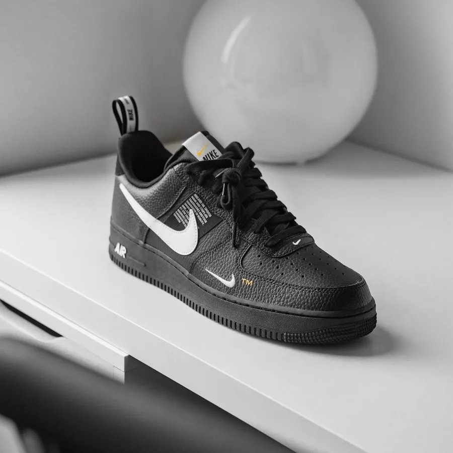 Nike Air Force 1 LV8 Utility Black — foto 1