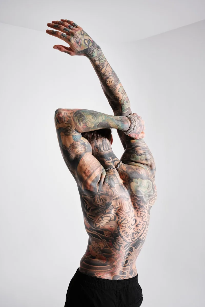 Full body tattoo — artový záběr