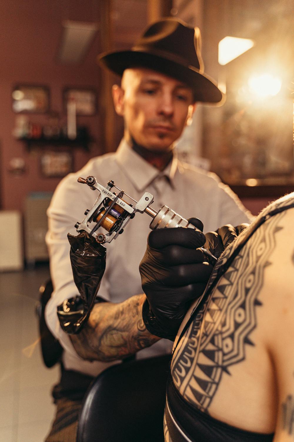 Řemeslo tetování — detail práce